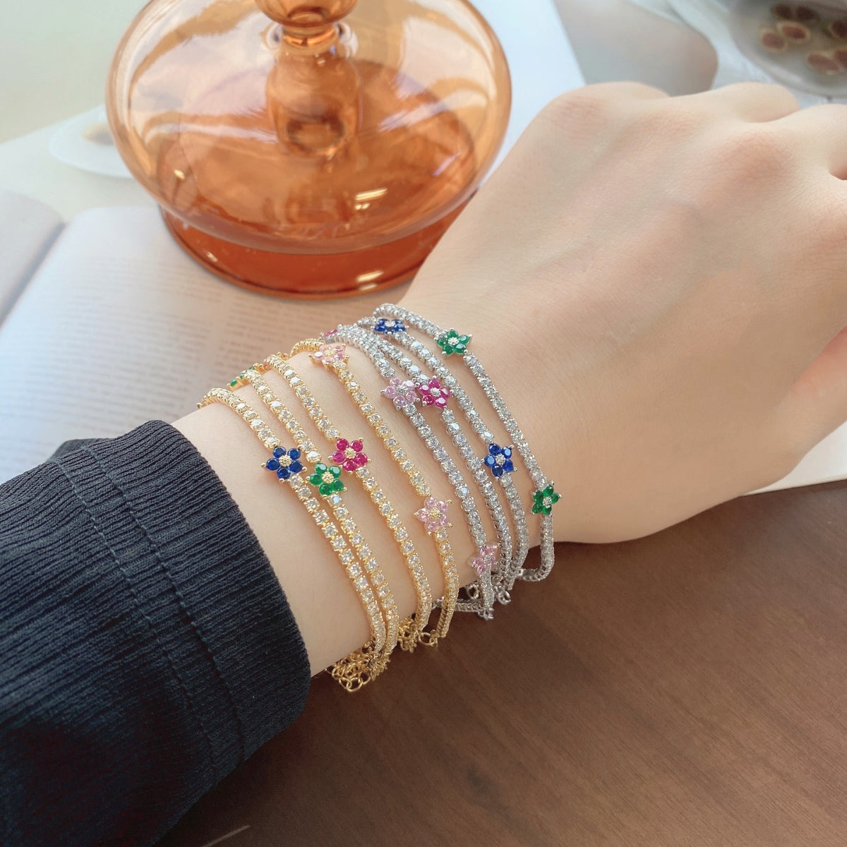 [Together]Sparkling Flower Shape Tennis Bracelet