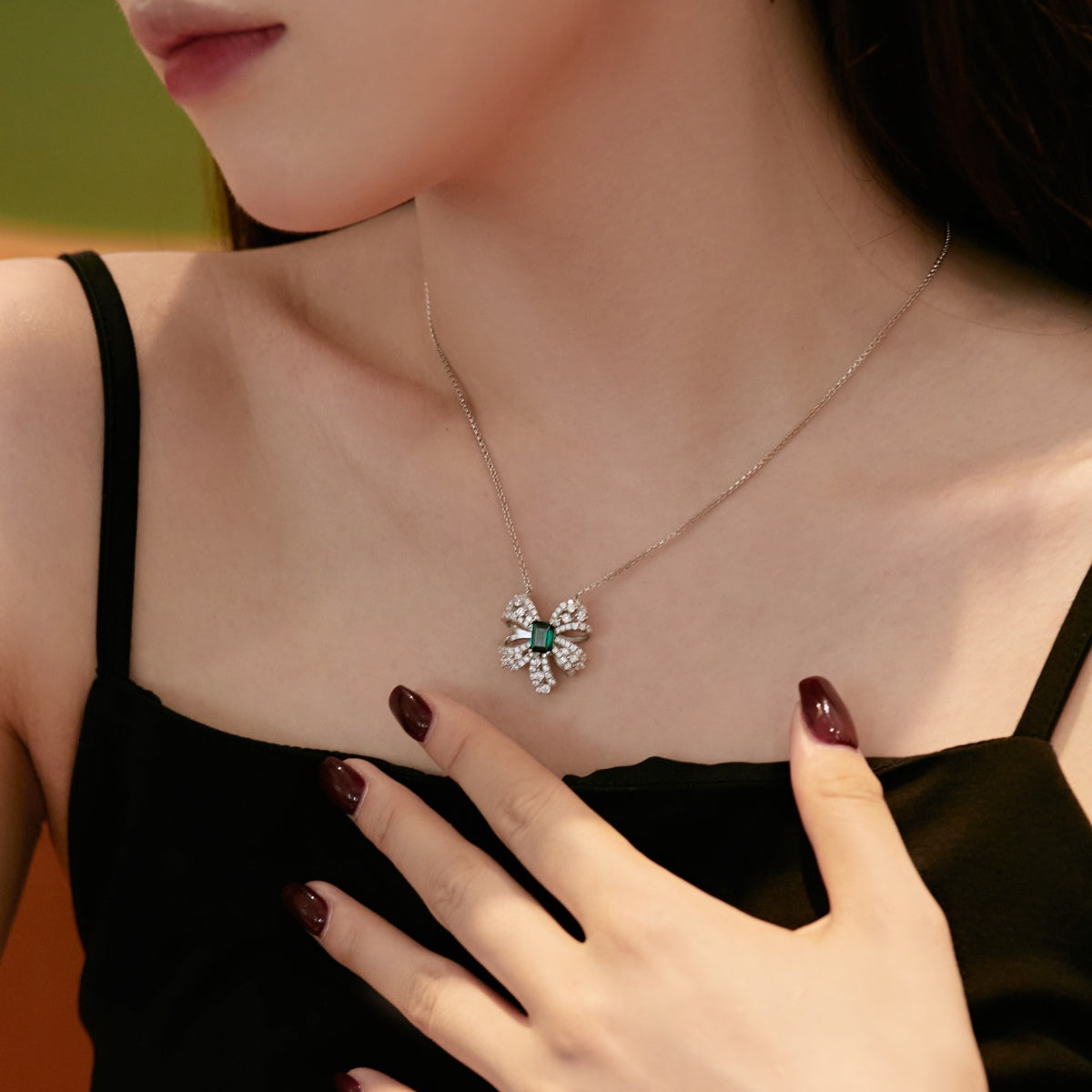 [Together]Luxurious Flower Shape Emerald Cut Necklace