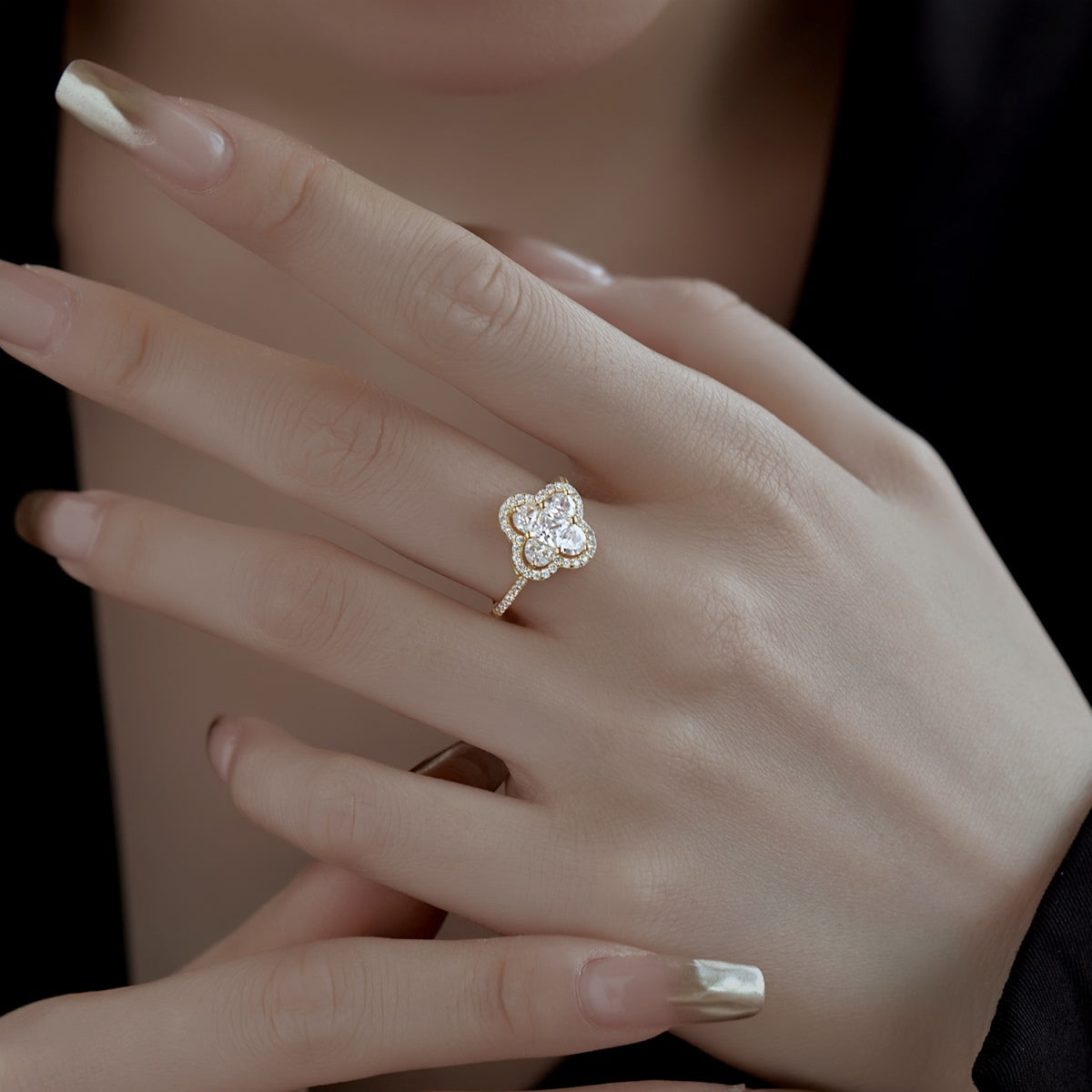 [Together]Luxurious Eternity Flower Shape Banquet Ring