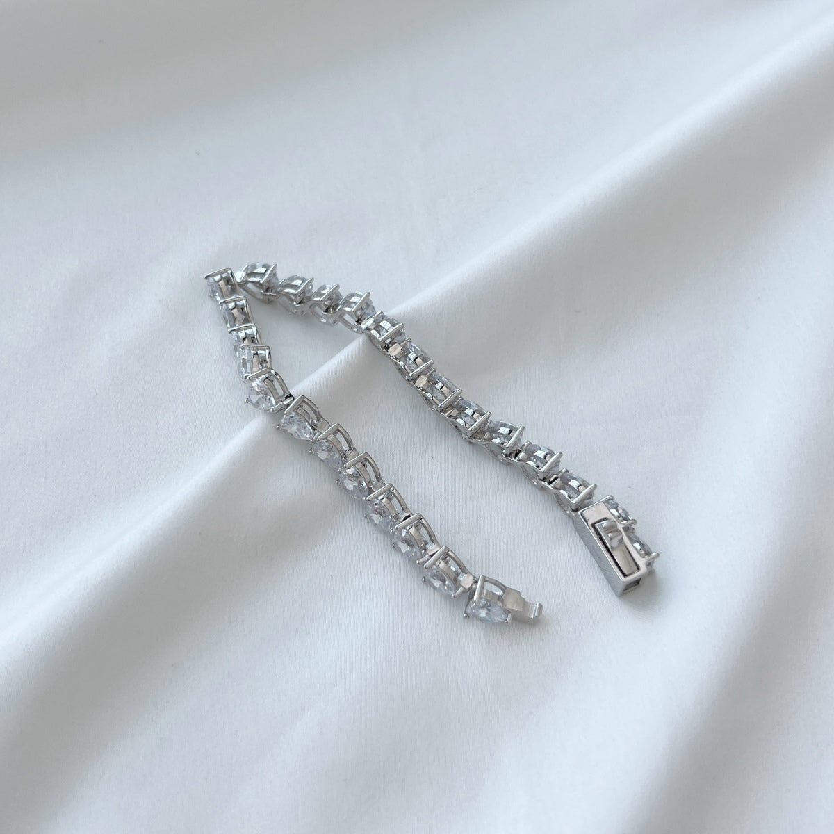 [Together]0.75 Carat Elegant Romantic Heart Shape Lover Bracelet
