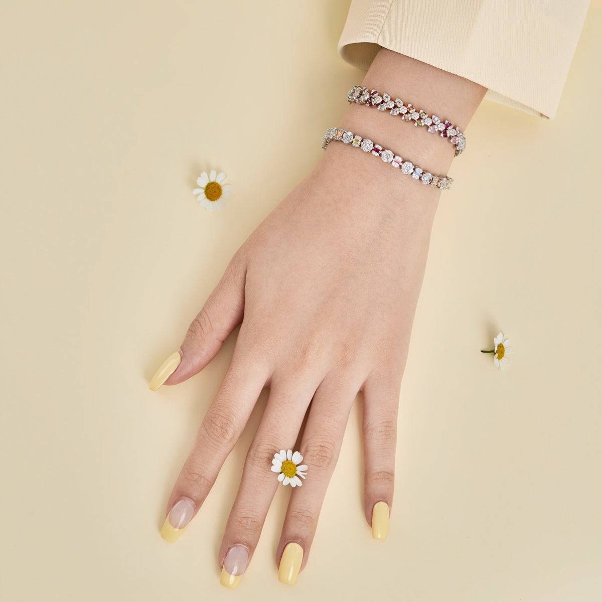 [Together]Dainty Exquisite Flower Shape Daily Bracelet